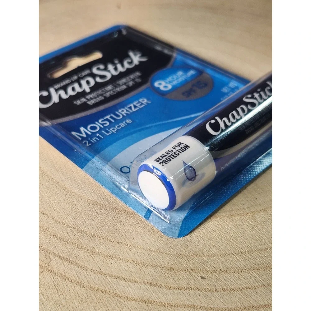 Chapstick MOISTURIZER SPF 15 • 8 hour Moisturizer • Brand NEW • 2018‎ Formula